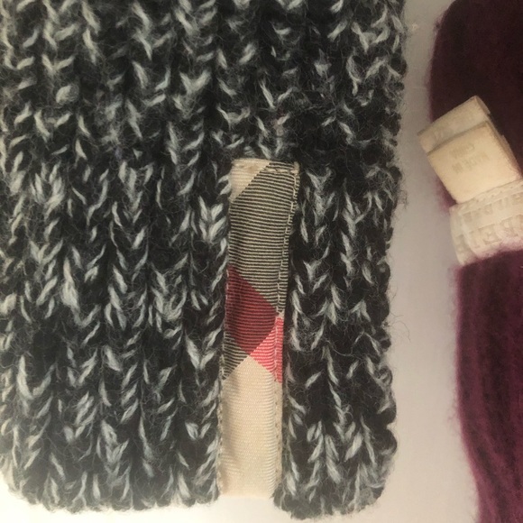 2 Burberry Scarves. - Picture 2 of 7
